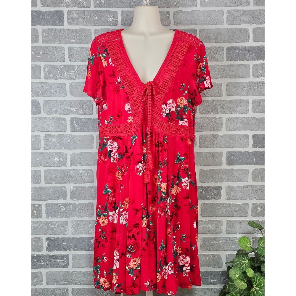 Torrid Red Floral Flutter Sleeve Babydoll Dress Size 0 Large Crochet Lace V-Neck